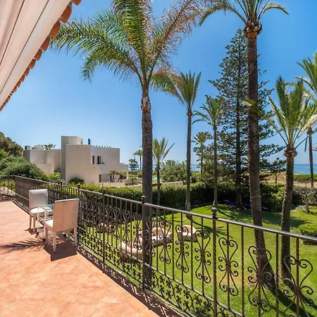 بيت للعطل Beachfront Andalusian *