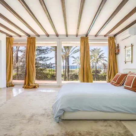 Beachfront Andalusian بيت للعطل