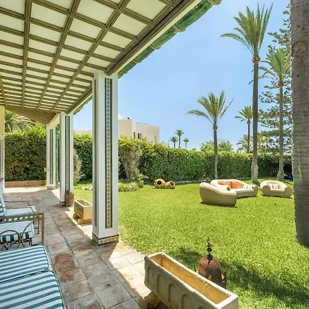 Beachfront Andalusian 度假居